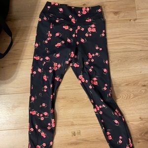 Like New Pink Ultimate Floral Leggings Size Large